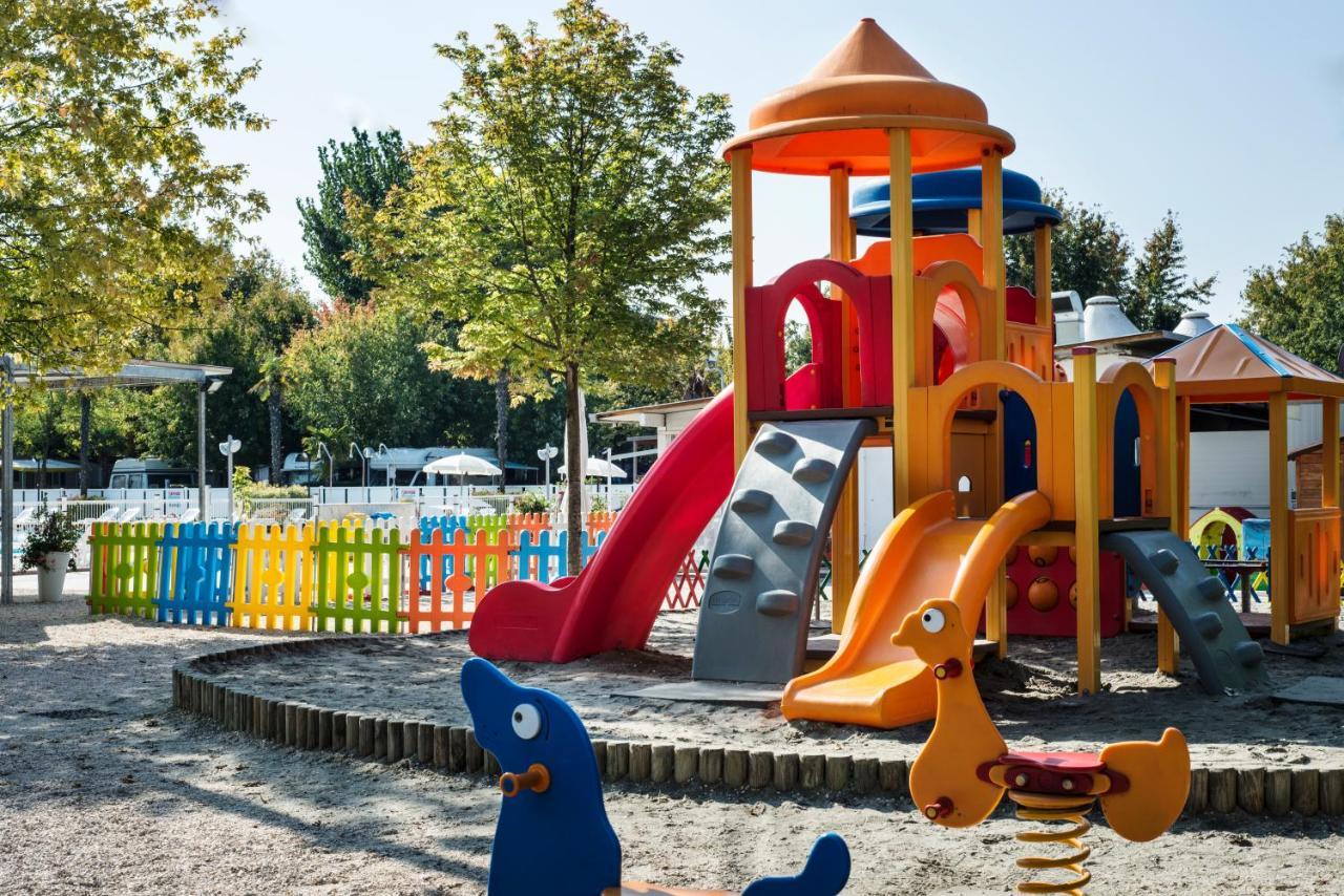 Happy Camp Mobile Homes In Butterfly Camping Village Peschiera del Garda Exterior foto